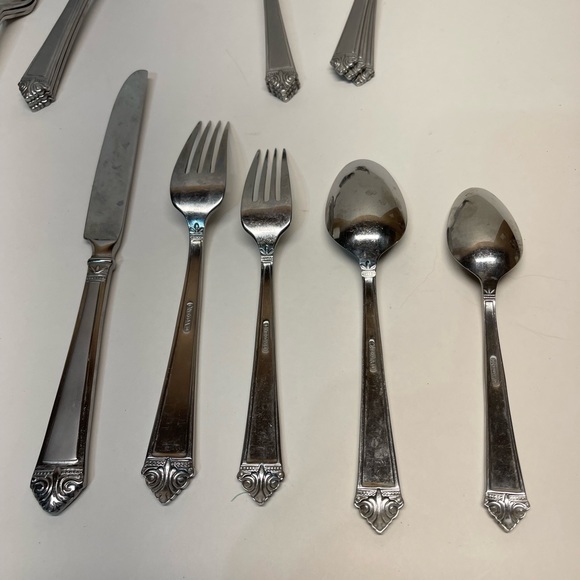 Used Oneida stainless steel flatware Place Setting of 4 Full Set Of 20 - Picture 2 of 4